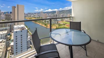 Studio Kitchenette Panoramic City View | Terrace/patio