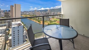 Studio Kitchenette Panoramic City View | Terrace/patio