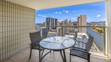 Studio Kitchenette Panoramic Ocean View | View from room