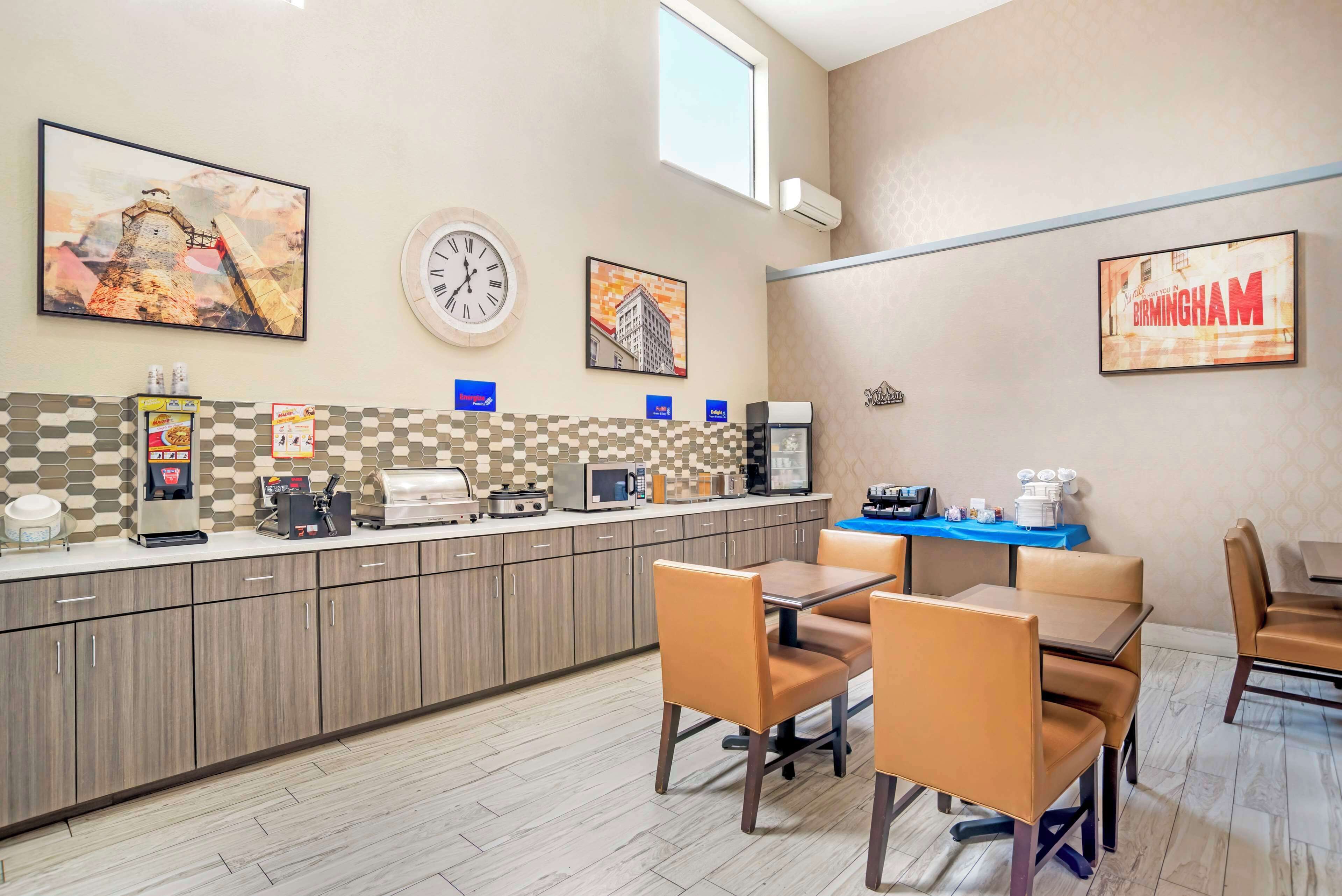 free daily full breakfast