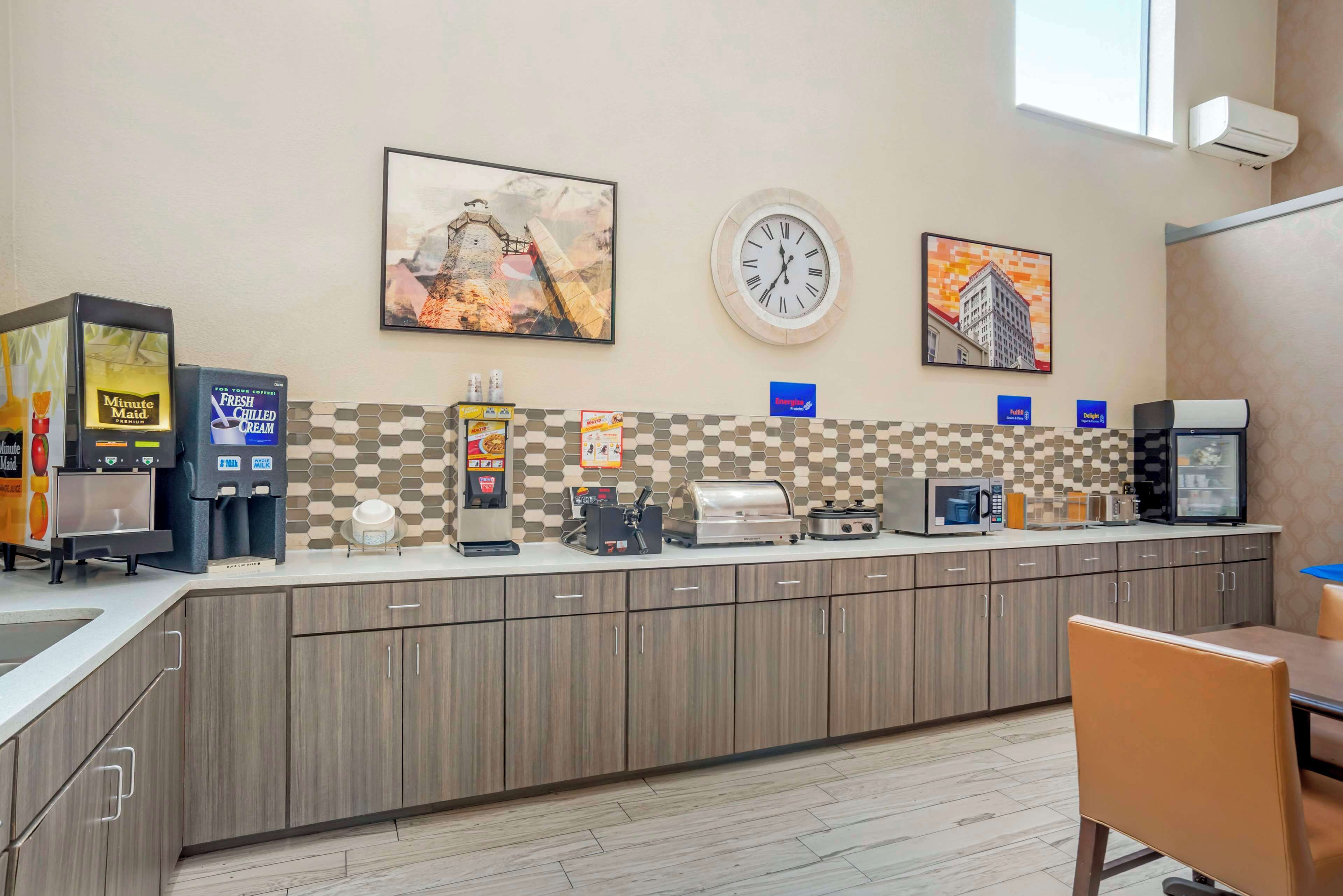 free daily full breakfast