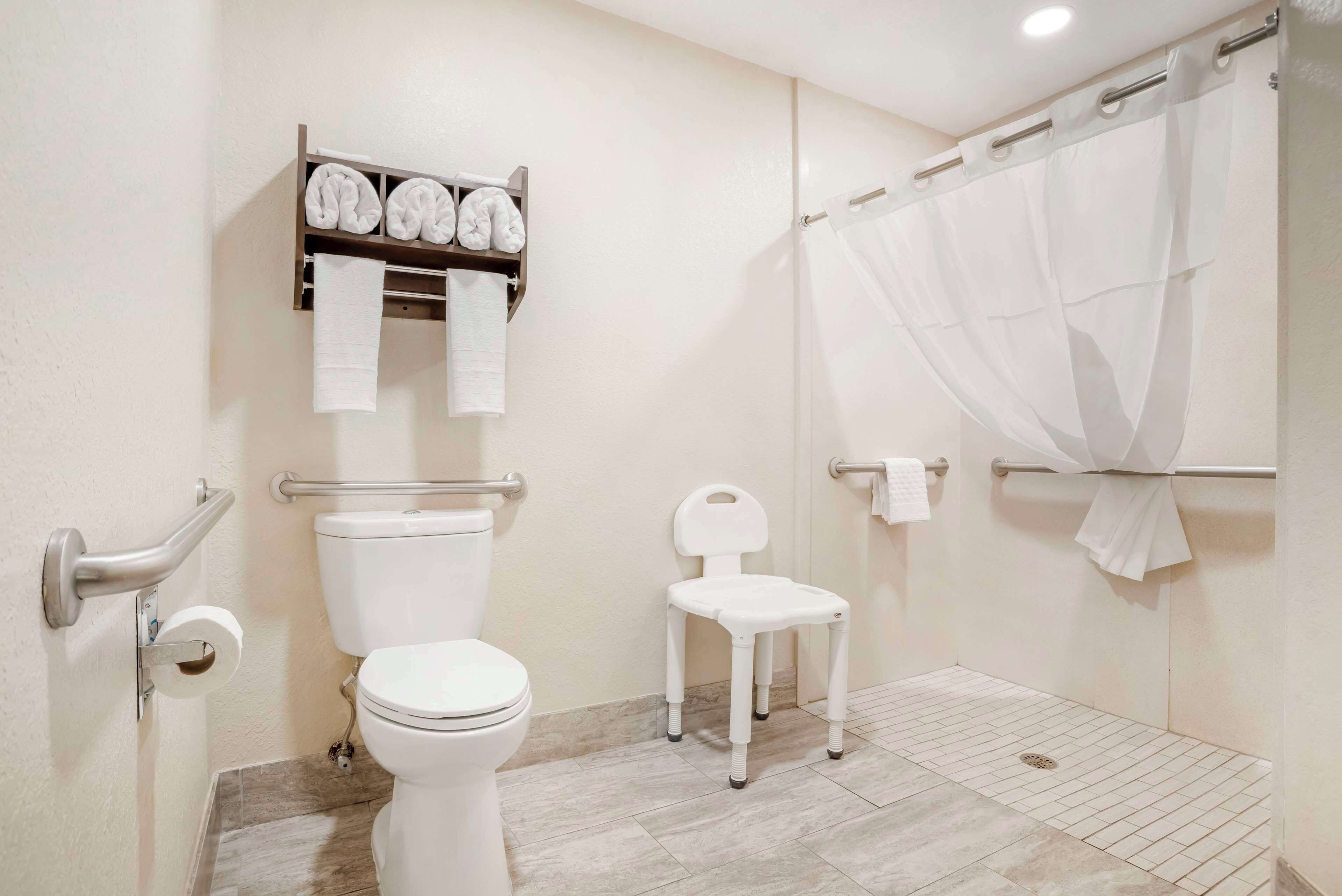 standard room, 2 double beds, accessible, non smoking | bathroom | combined shower/bathtub, free toiletries, hair dryer, towels