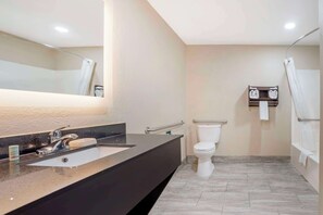 Ensemble douche/baignoire, articles de toilette gratuits, sèche-cheveux