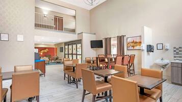 Desayuno completo incluido todos los días