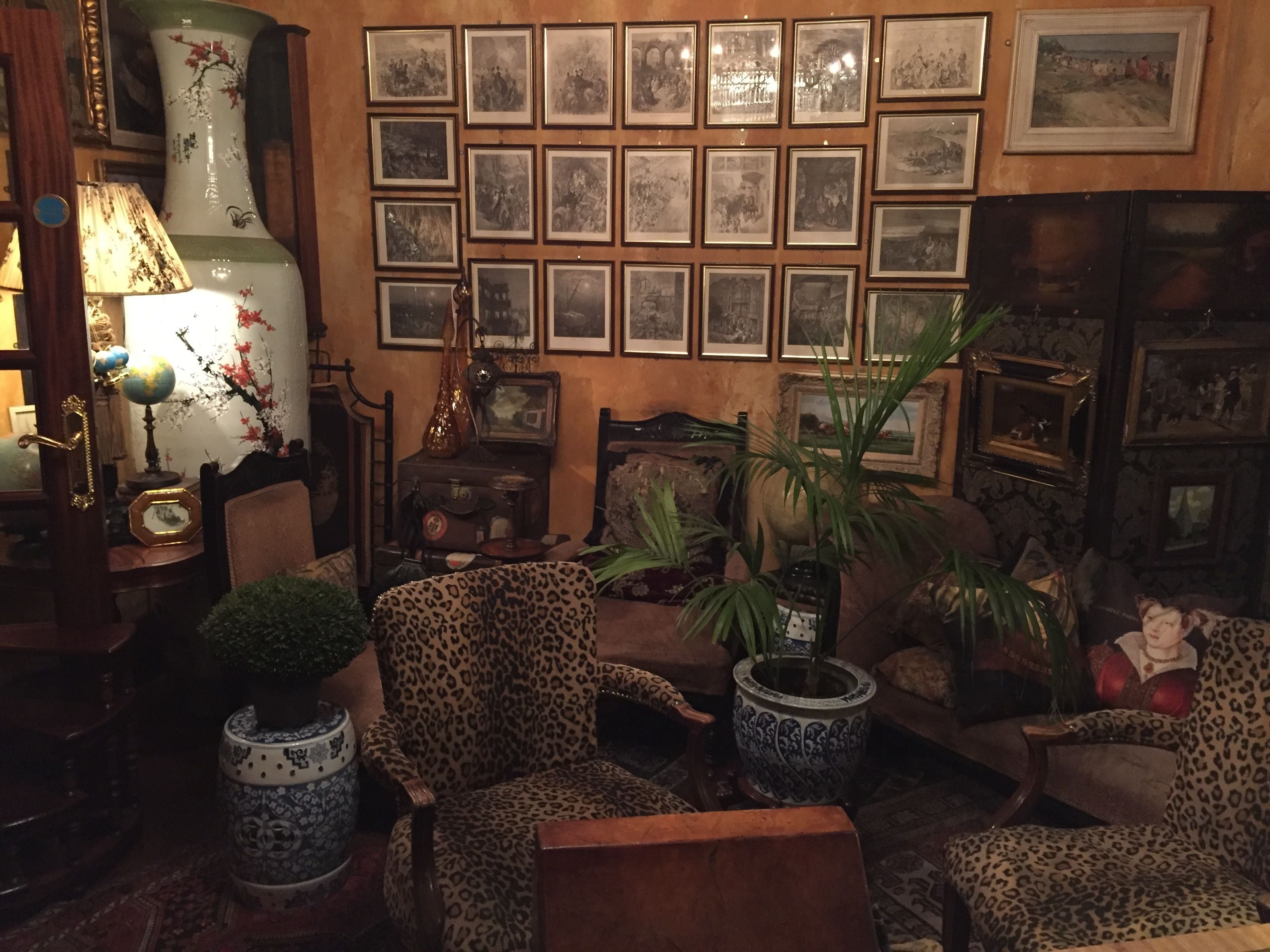 Photo - Pavilion Hotel