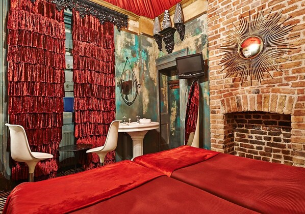 ฝักบัว, ของใช้ในห้องน้ำฟรี, ไดร์เป่าผม (มีให้บริการตามคำขอ), ผ้าเช็ดตัว