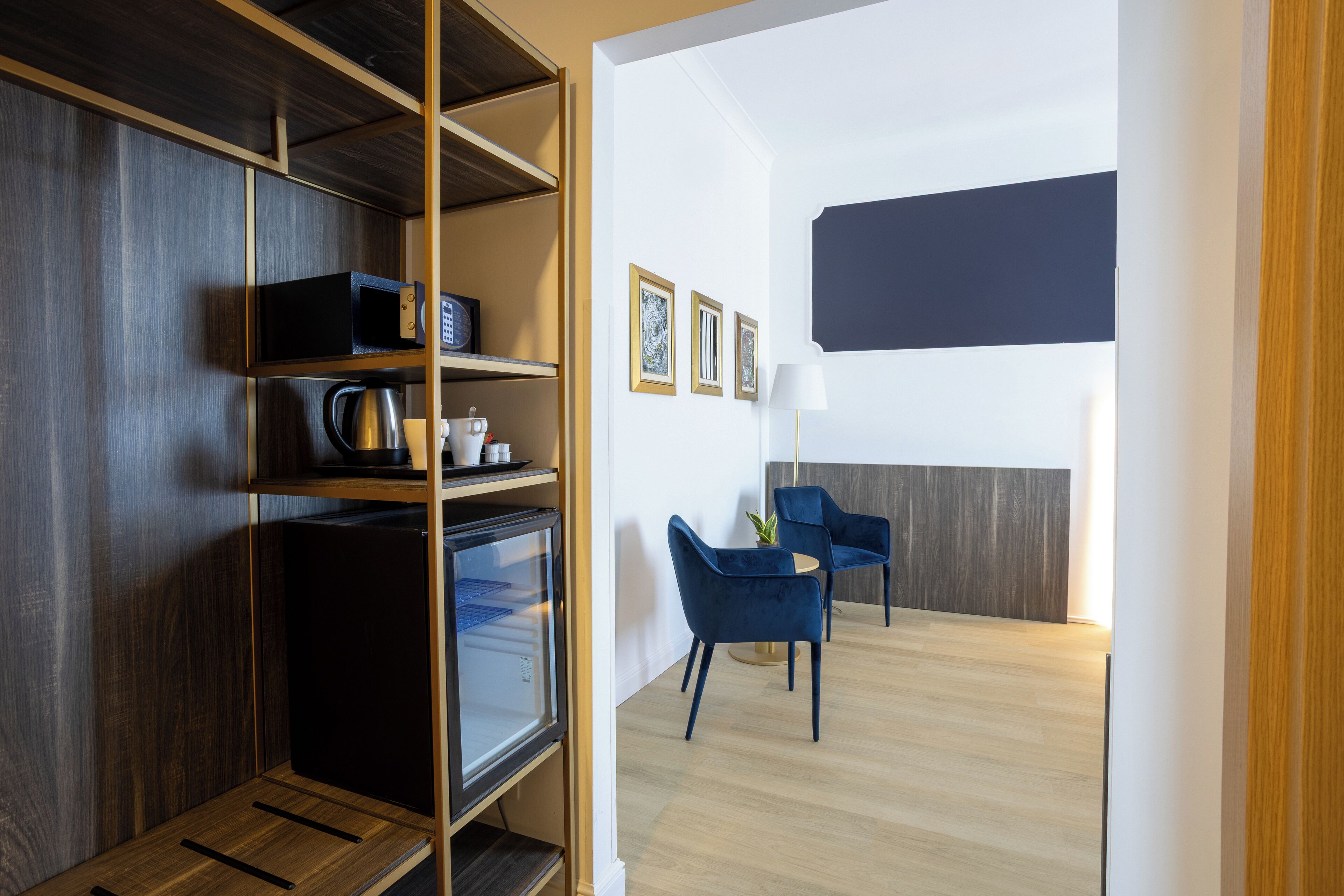 studio suite, balcony, garden view | down duvets, in-room safe, desk, laptop workspace