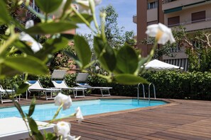 Seasonal outdoor pool - Grand Hotel Tiberio (Rome)
