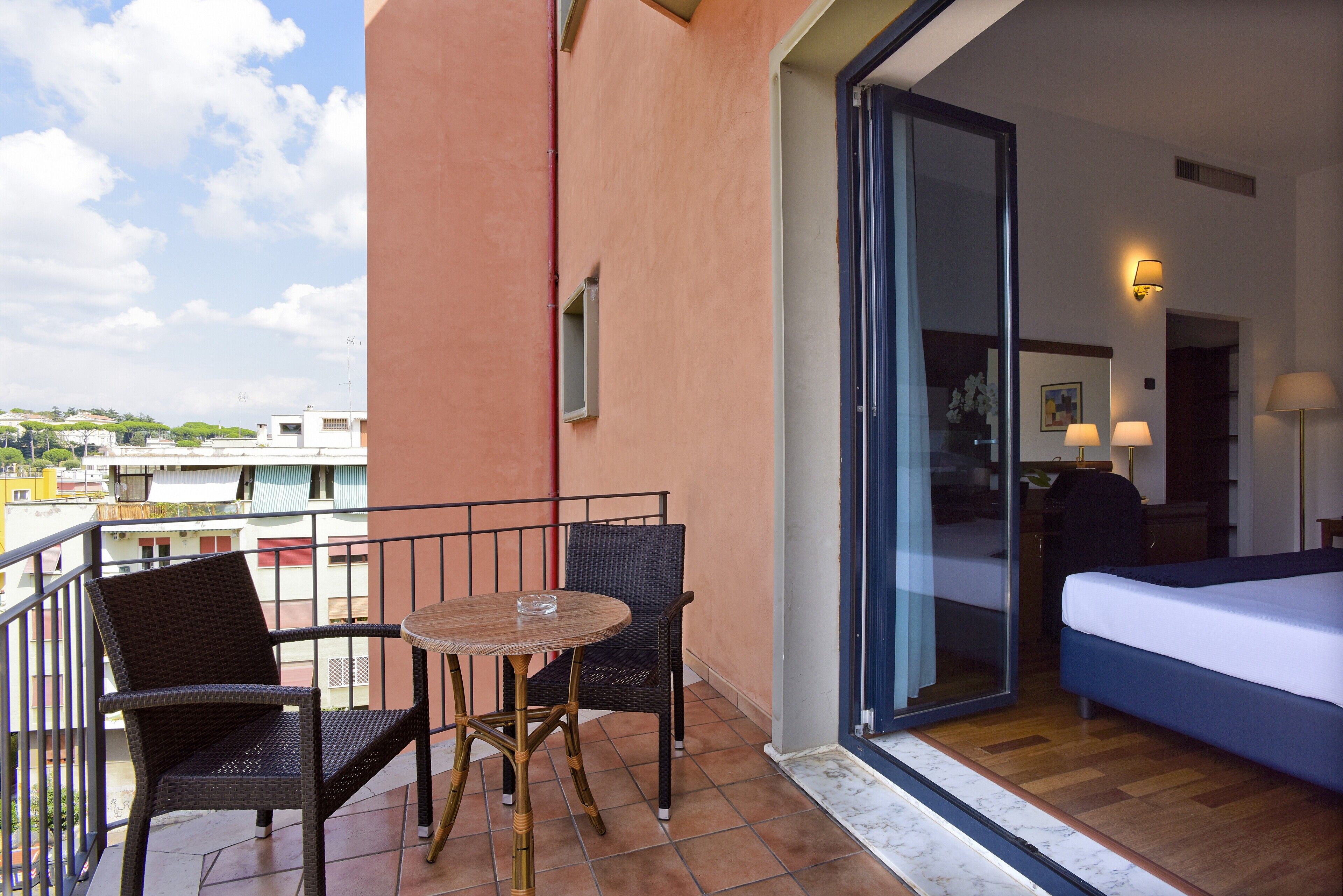 studio suite, balcony, garden view | balcony