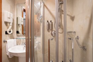 Free toiletries, hair dryer, bidet, towels - Grand Hotel Tiberio (Rome)