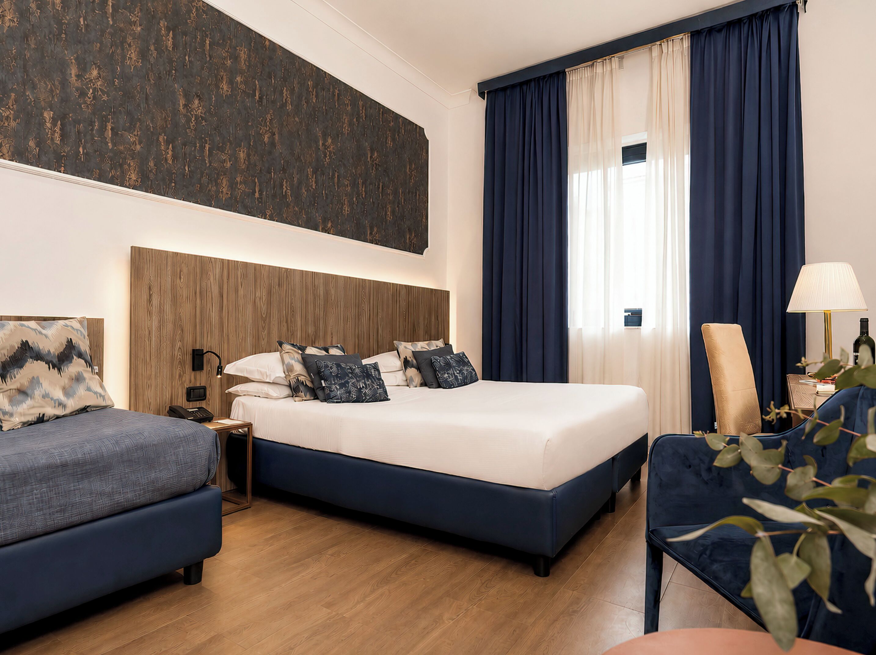 Tripla Classic, 1 camera da letto | Copriletto in piuma, una cassaforte in camera, una scrivania