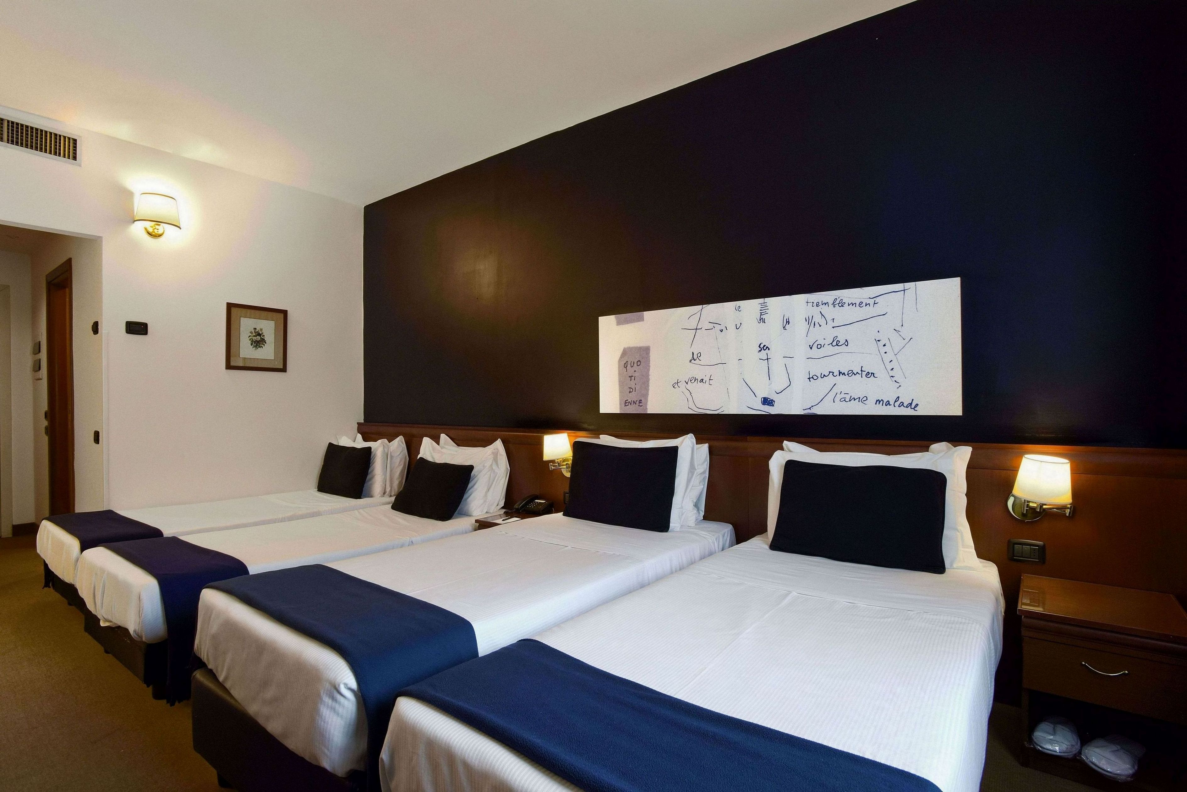 family room, 1 bedroom | down duvets, in-room safe, desk, laptop workspace