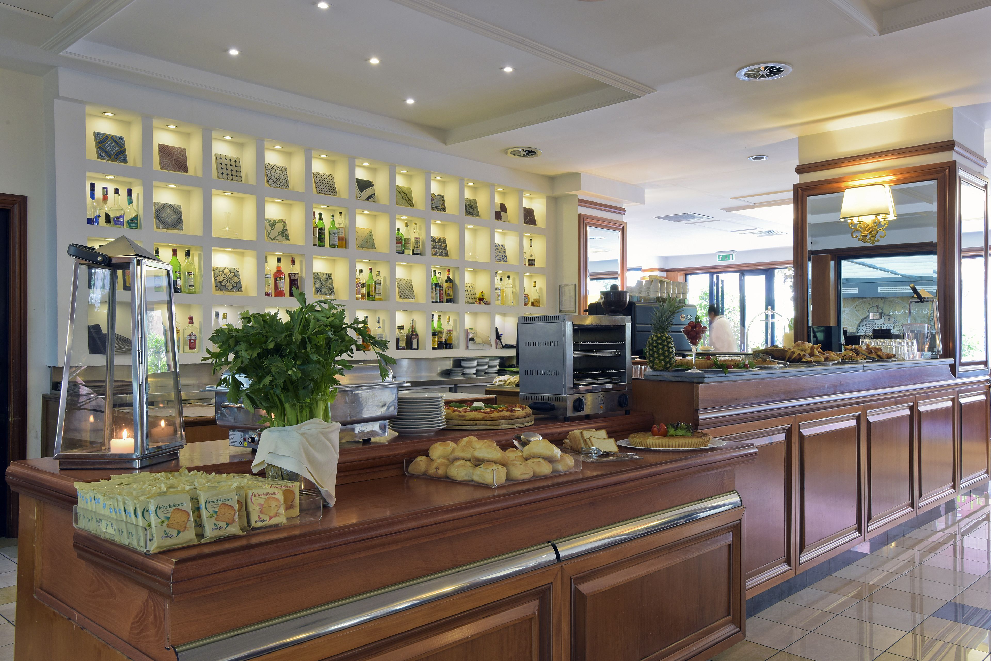 free daily full breakfast