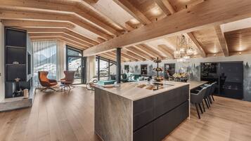 Deluxe-penthouselejlighed | Allergivenligt sengetøj, minibar, pengeskab på værelset, gratis Wi-Fi