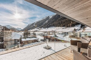 Apartamento de diseño, 2 habitaciones, vistas a la montaña | Balcón