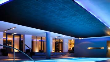 Indoor pool, seasonal outdoor pool, pool loungers