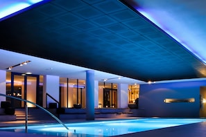 Piscine couverte, piscine extérieure (ouverte en saison)
