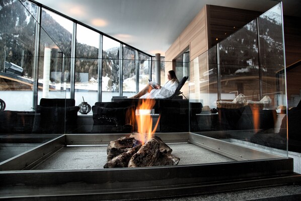 Sauna, bain à remous, soins du visage, soins de manucure et de pédicure