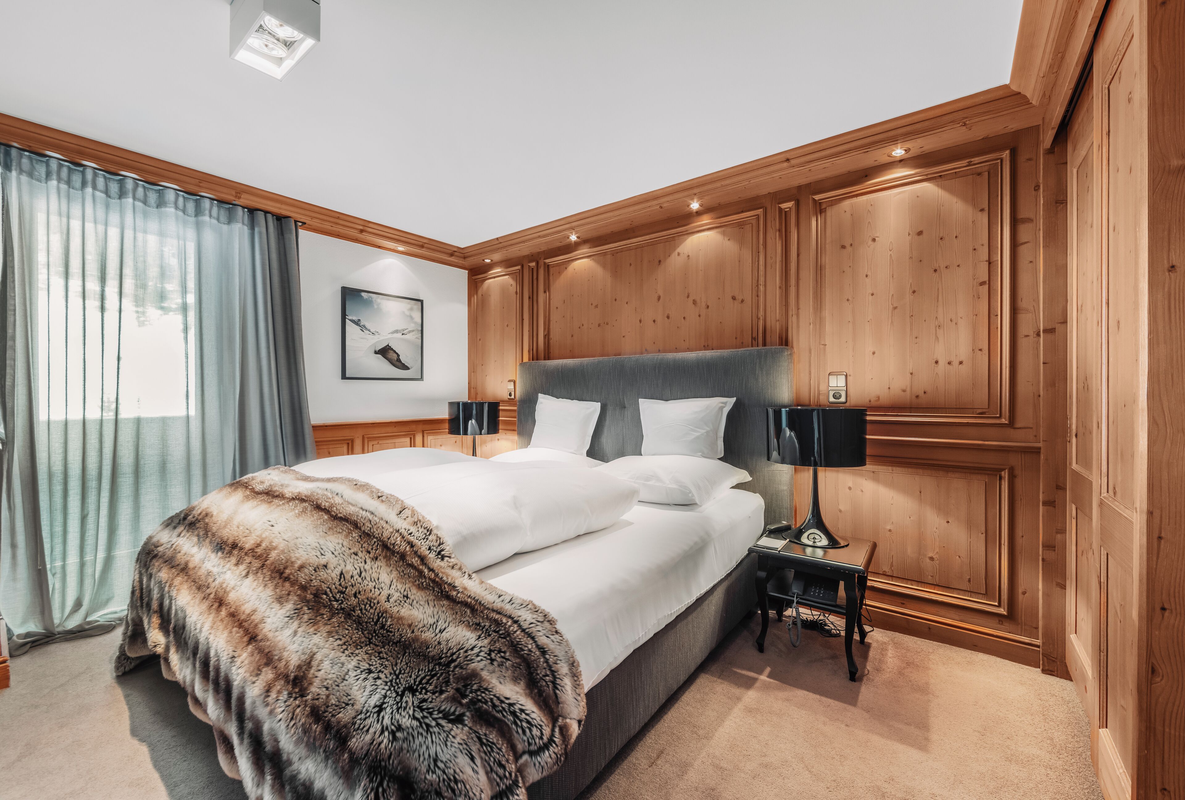 Ropa de cama hipoalergénica, minibar, caja fuerte y wifi gratis