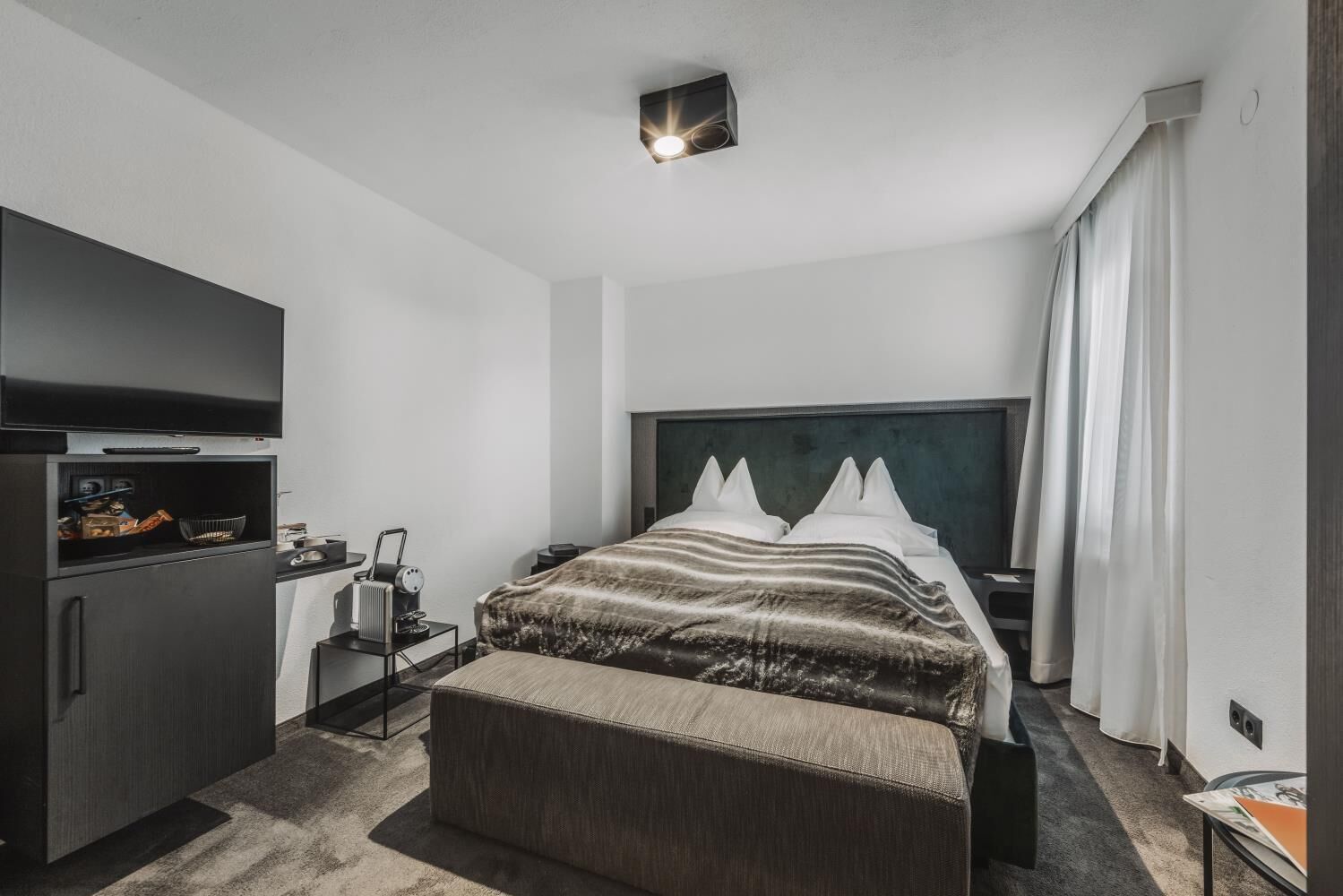Single Room, 1 Double Bed | Hypo-allergenic bedding, minibar, in-room safe, free WiFi