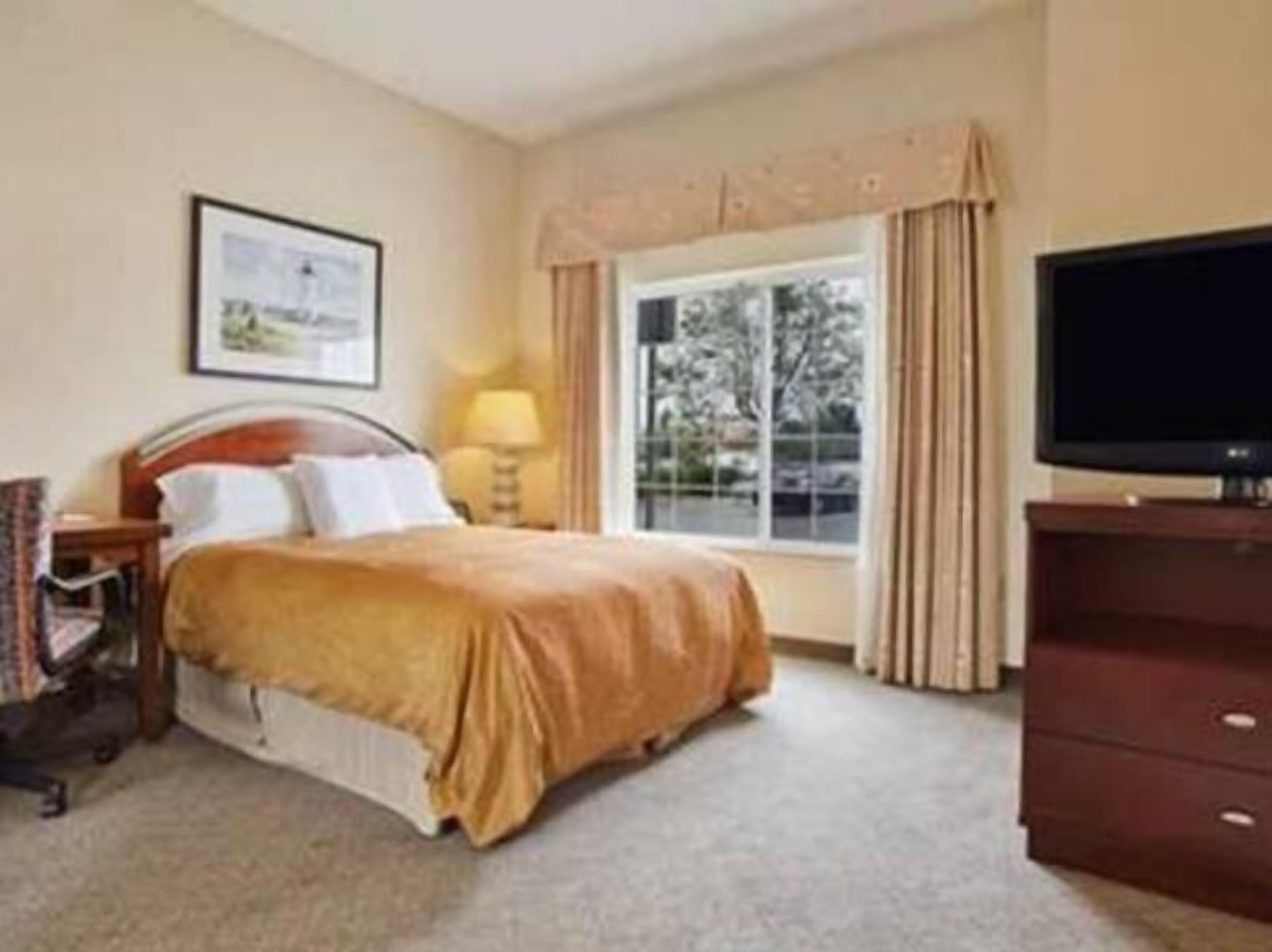 Premium bedding, pillowtop beds, in-room safe, desk