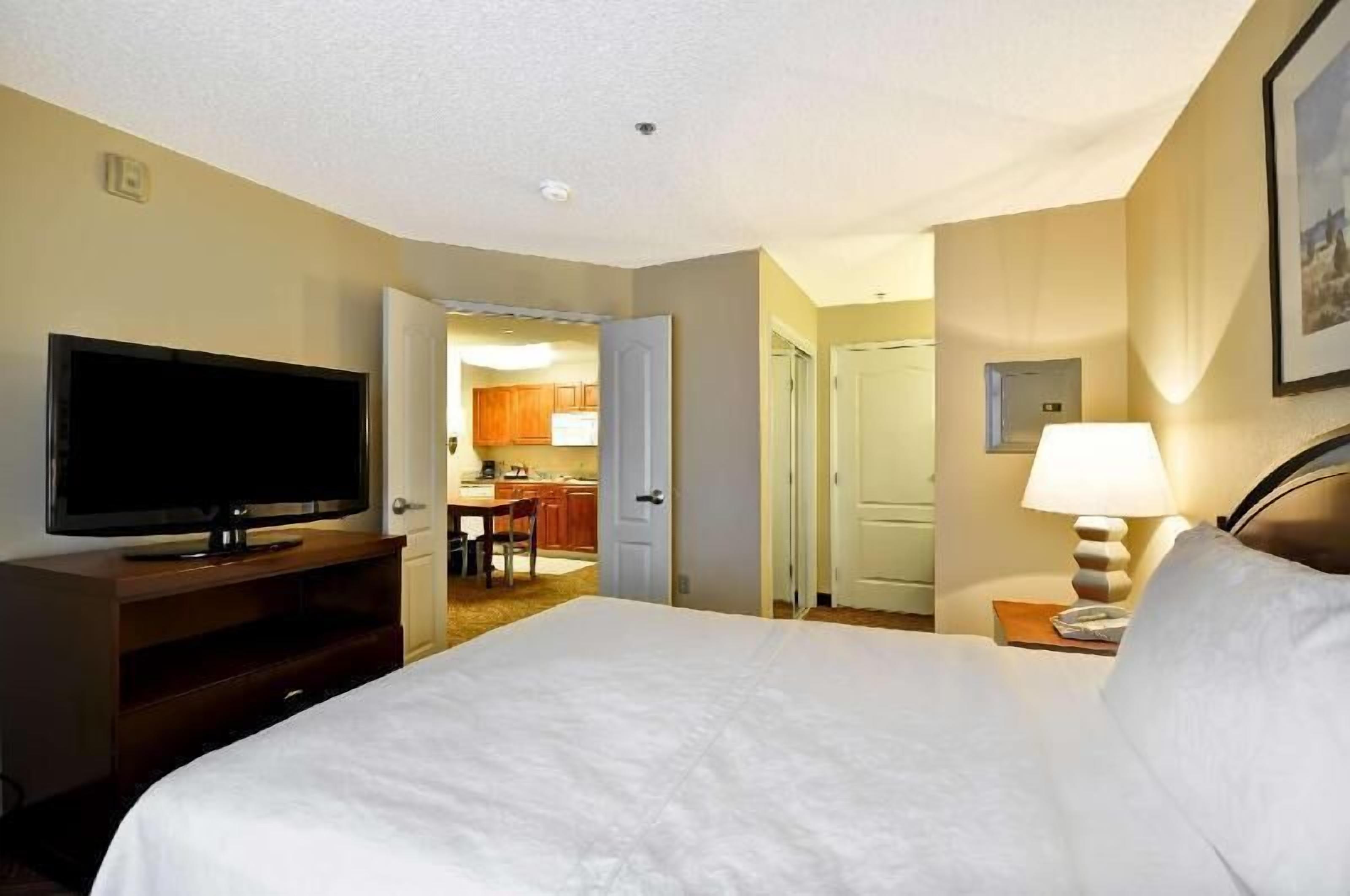 Premium bedding, pillowtop beds, in-room safe, desk