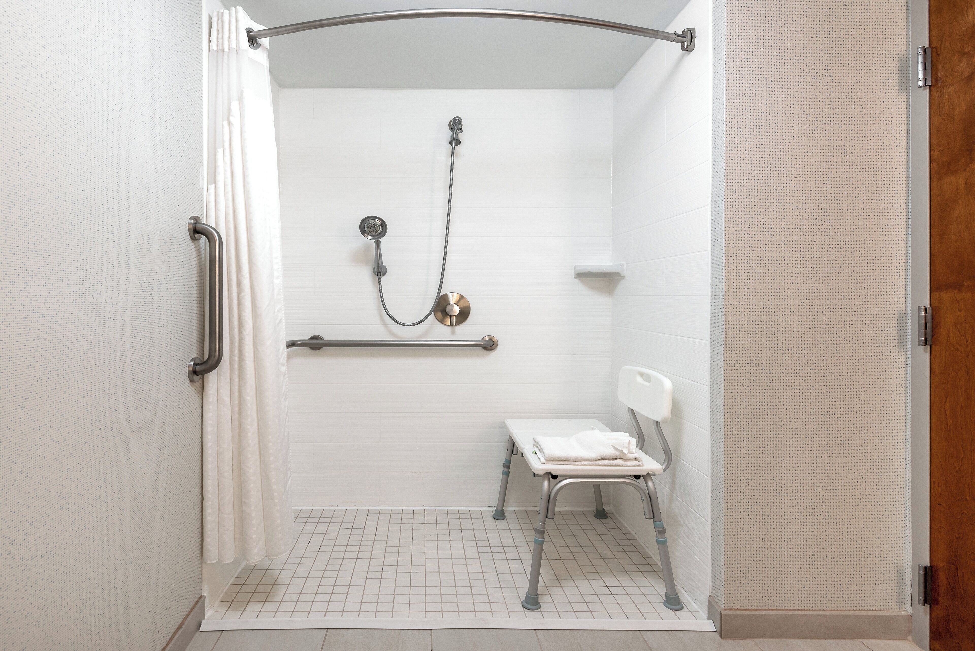 Photo - Holiday Inn Express Chapel Hill by IHG
