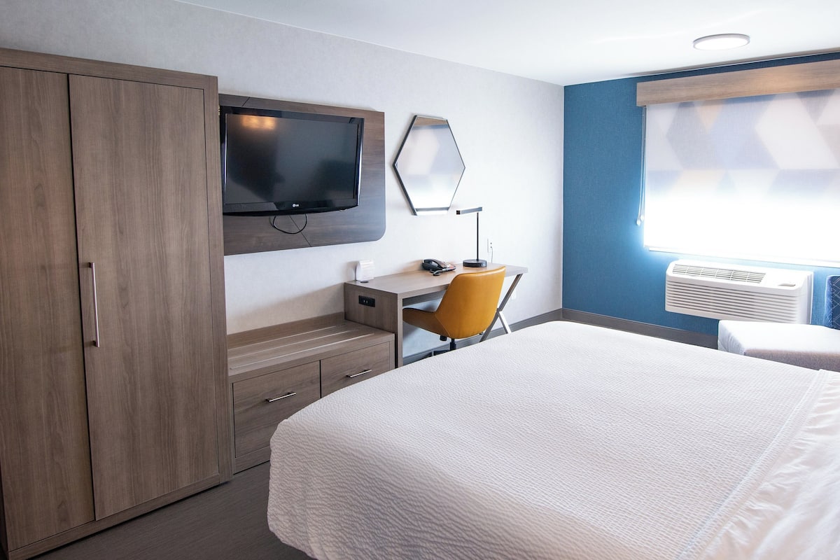 Habitación estándar, 1 cama King size | Ropa de cama de alta calidad y caja de seguridad en la habitación