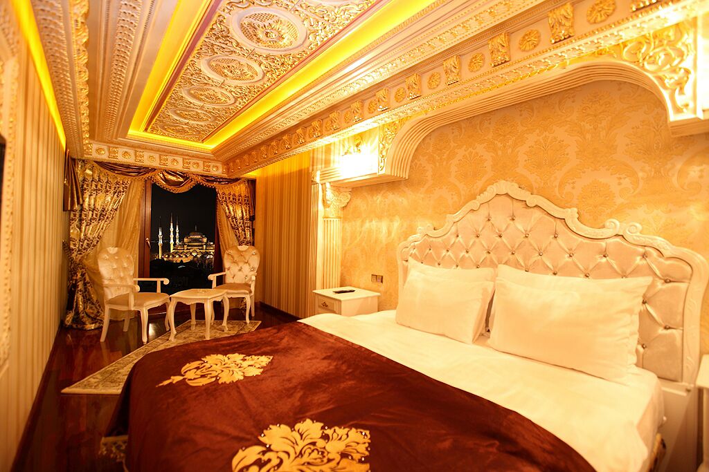 Minibar, in-room safe, individually decorated, individually furnished