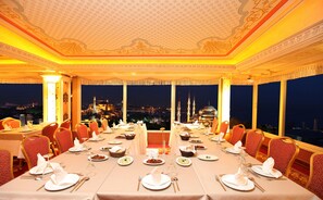 Breakfast, lunch and dinner served  - Deluxe Golden Horn Sultanahmet Hotel (Istanbul)