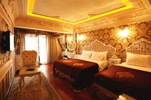 Minibar, in-room safe, individually decorated, individually furnished