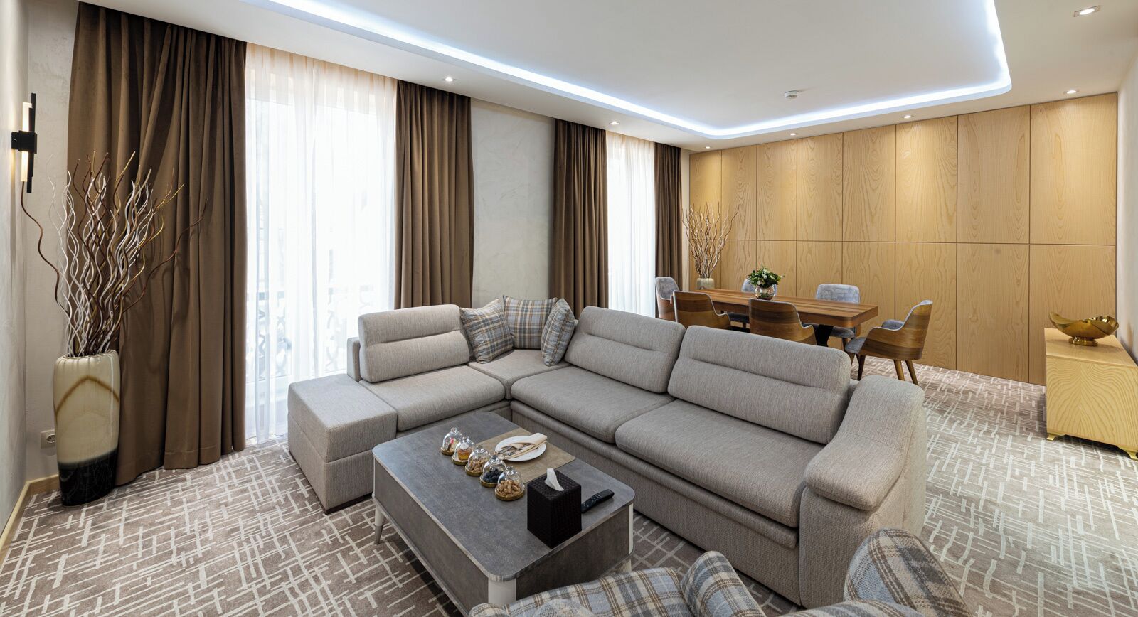 エクスクルーシブ ルーム キングベッド 1 台 | リビング エリア | 薄型テレビ、有料ムービー