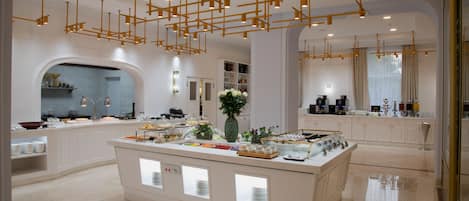 Petit déjeuner buffet (20 USD par personne)