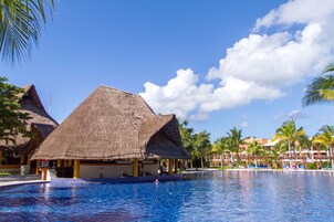 2 piscinas al aire libre, sillones reclinables de piscina