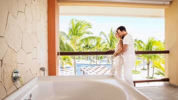 Junior Suite, Ocean View (Premium Level) | Bathroom | Combined shower/tub, rainfall showerhead, free toiletries, hair dryer