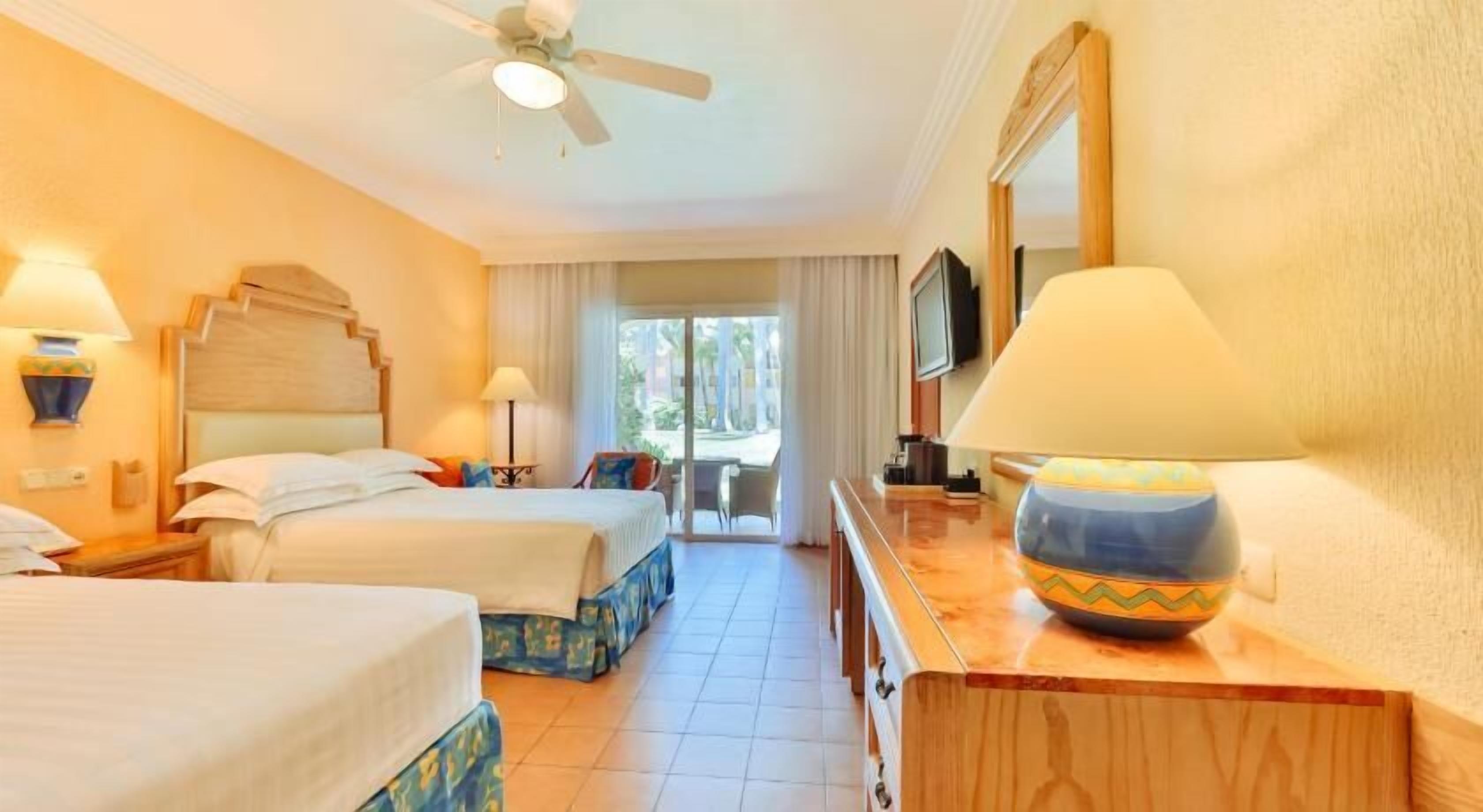 Free minibar, in-room safe, desk, blackout drapes