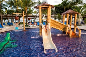 2 outdoor pools, sun loungers