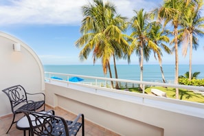 Deluxe Room, Ocean View | In-room safe, blackout curtains, iron/ironing board, free WiFi