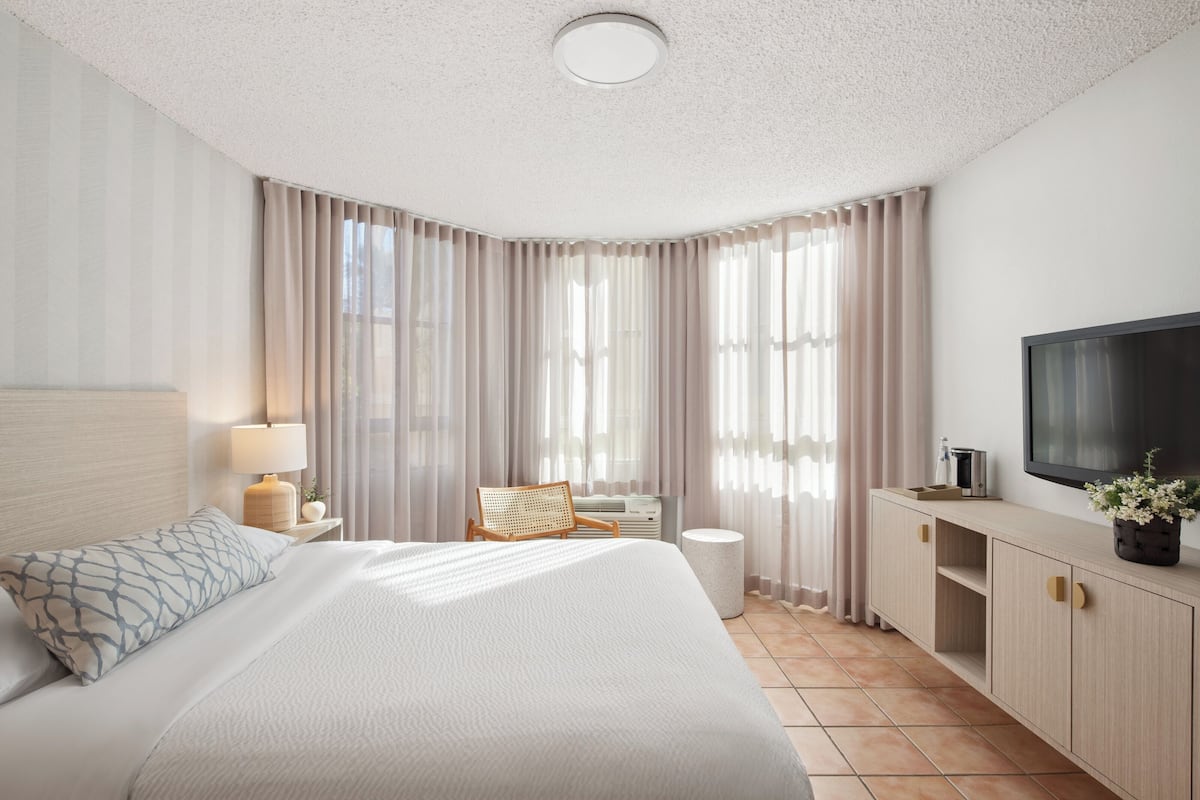 1 bedroom, premium bedding, in-room safe, blackout curtains