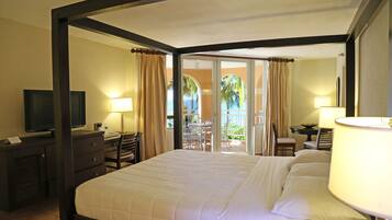 Junior Suite | Premium bedding, in-room safe, blackout curtains, iron/ironing board