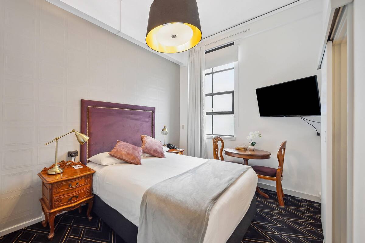 Studio – standard, 1 queensize-seng, ikke-røyk | 1 soverom, minibar, safe på rommet og skrivebord