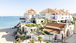 A coastal hotel with multiple buildings, a beach, and a clear view of the sea. - The Albatroz Hotel (Cascais)