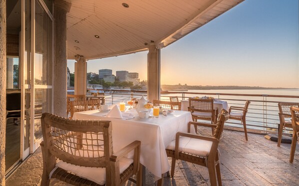Breakfast, lunch, dinner served; Portuguese cuisine, beach views 