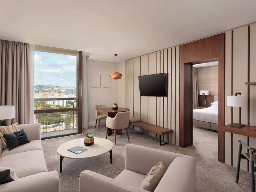Junior Suite, 1 King Bed, Balcony | Living room