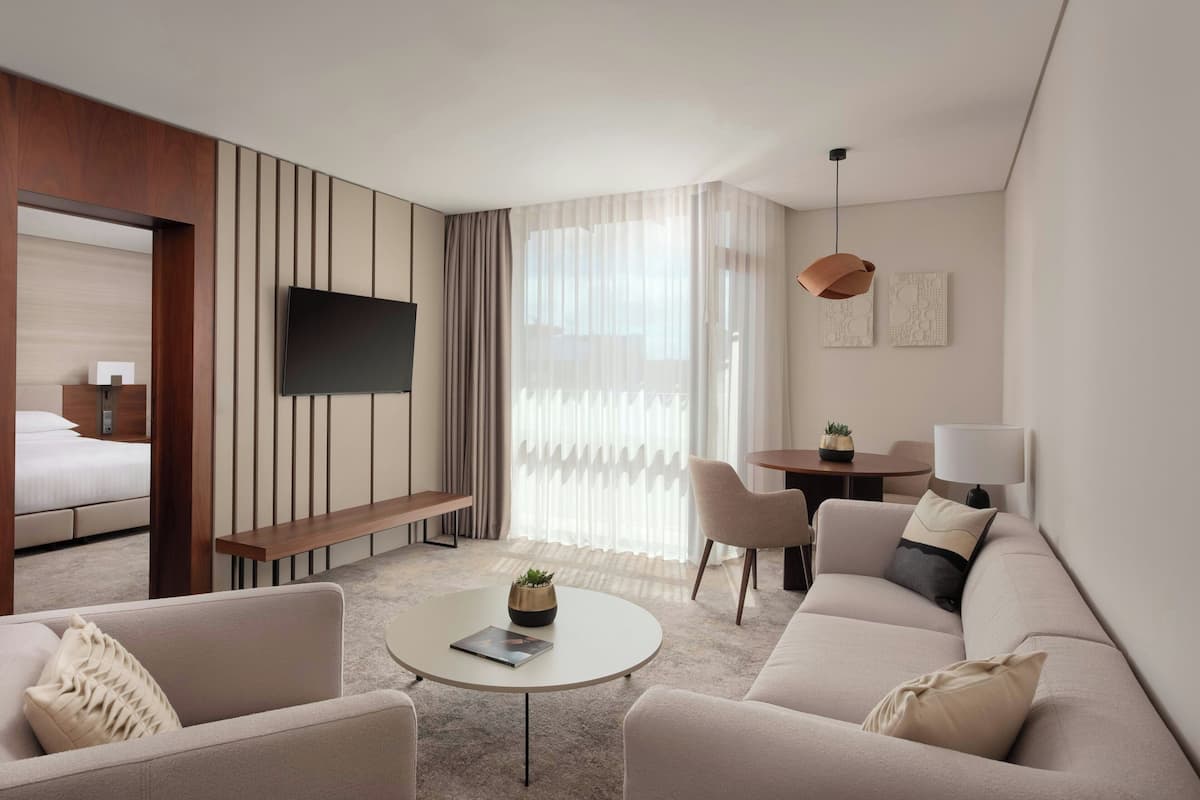 Junior Suite, 1 King Bed, Balcony | Living room