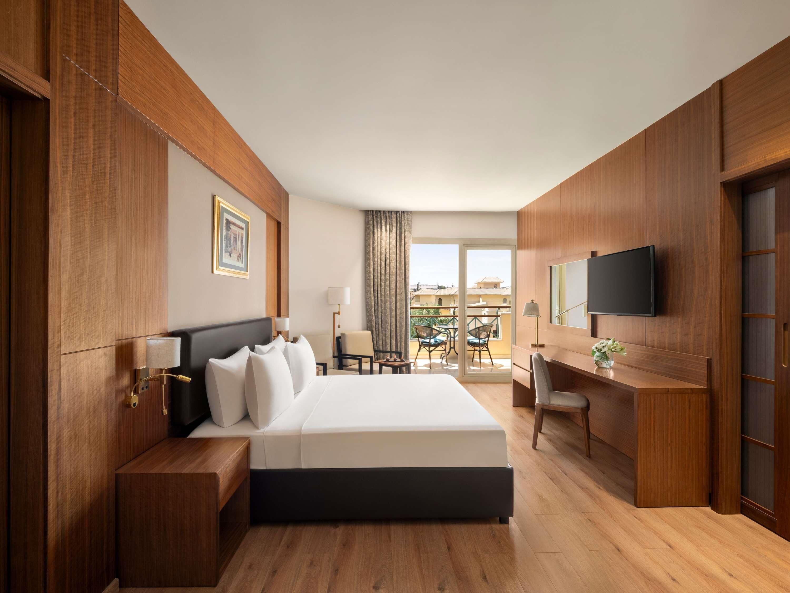 Literie de qualité supérieure, matelas mémoire de forme, minibar