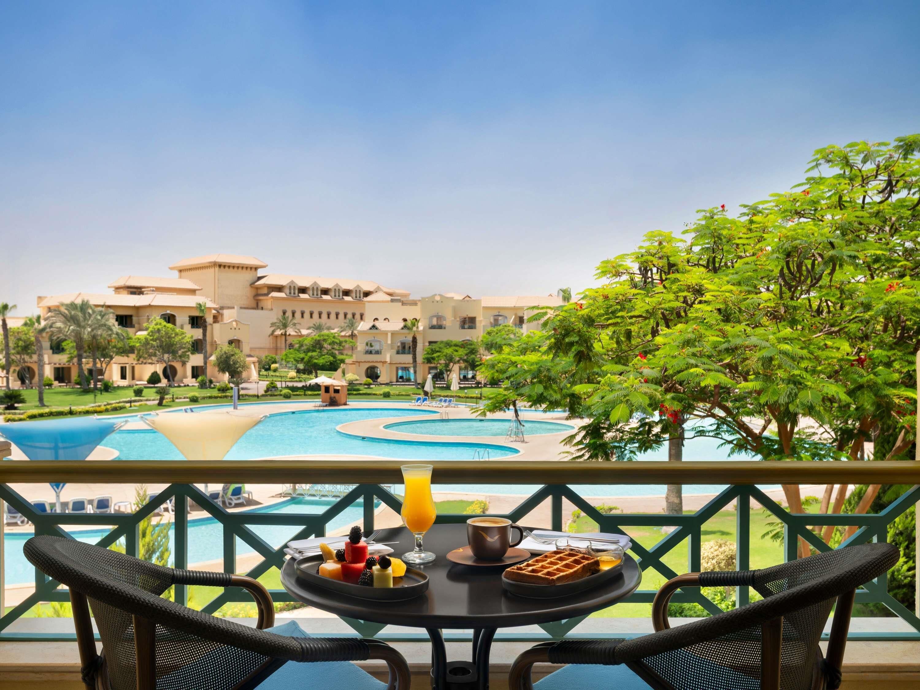 Hochwertige Bettwaren, Betten mit Memory-Foam-Matratzen, Minibar