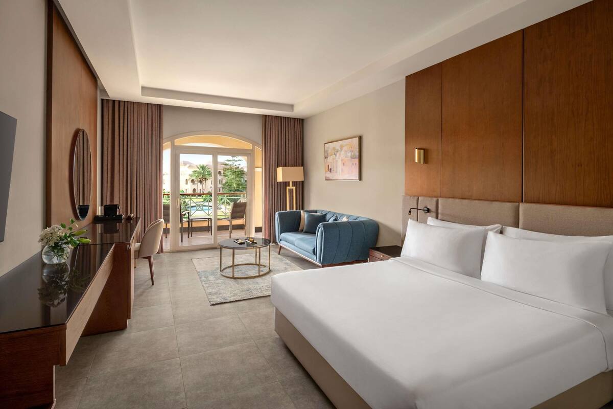 ห้องพรีเมียร์, เตียงใหญ่ 1 เตียง | เครื่องนอนระดับพรีเมียม, เตียงเมมโมรีโฟม, มินิบาร์, ตู้นิรภัยในห้องพัก