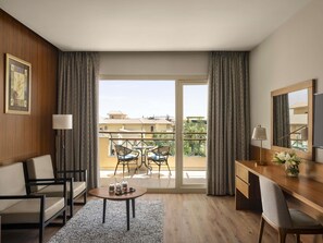 Ropa de cama de alta calidad, colchones con efecto memoria y minibar 