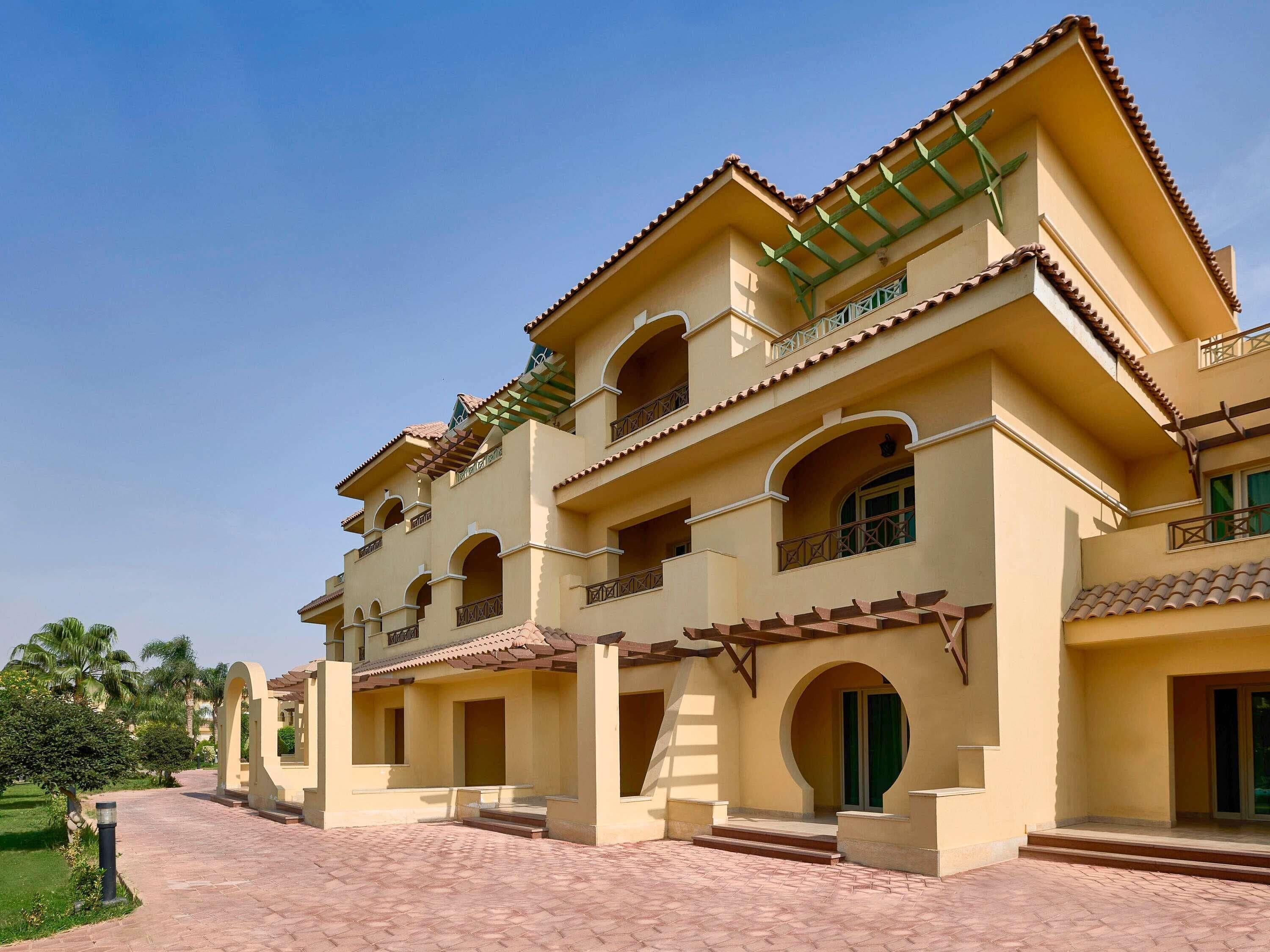 Hochwertige Bettwaren, Betten mit Memory-Foam-Matratzen, Minibar